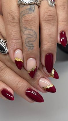 Nude Winter Nails, Gold Foil Nails, Red Wedding Nails, Trendy Winter Nails, Dark Pink Nails, Autumn Looks, Red And Gold Nails, Gold Acrylic Nails, Wow Nails