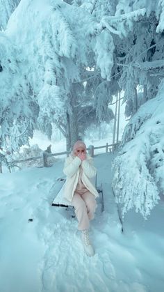 Girly Fashion Classy, Friends Forever Pictures, Winter Vacation Outfits, Winter Outfits Snow, Fine Art Portrait Photography, Snow Forest, Winter Fairy, Bright Art, Cute Instagram Pictures