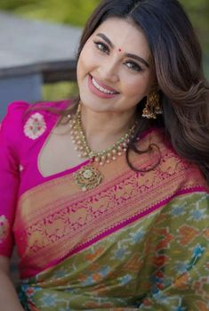 Saree Looks, Pink Blouse Designs, Blouse Designs High Neck, Cotton Blouse Design, Kids Blouse Designs, New Saree Blouse Designs, Latest Model Blouse Designs, Fashionable Saree Blouse Designs, Cutwork Blouse Designs