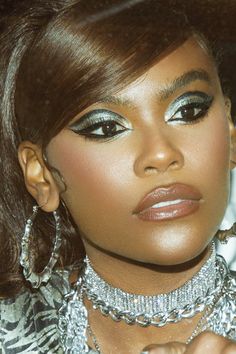 70s Make Up Black Woman, Vintage Editorial Makeup, Editorial Makeup Black Model, Popstar Makeup, Disco Makeup 1970s, 22 Photoshoot, Cabaret Makeup, 70s Makeup Look, Look Disco