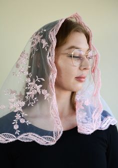 Welcome to MariaVeils Here you will find best lace veils created with love and big faith️🌸 Style: Short Veils  All our veils are located in Blaine, MN and are ready to ship!  Delivery will take only 2-3 days 💫 If you have any question, go ahead and text us! We will be happy to help you❤️ Answers to the most popular questions - Is there any clasp or clips on the veil?  -  Of course! All our veils ave sewn in hair combs,  which guarantee a valid fixation of the veil on the head. But if anything, Pink Vail Weddings, Pink Bridal Veil, Hot Pink Lace Veil, Veil With Pink Flowers, Pink Veil, Mantilla Veil, Short Veil, Wedding Veil Accessories, Lace Veils