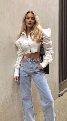 Casual Denim Outfits, Rachel Ward, Cut Out Jeans, Unique Jeans, Denim Essentials, High Waisted Mom Jeans, Denim Trends, High Waisted Jeans, Sporty Outfits