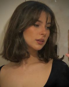 Hair Above The Shoulders, Shoulder Length Haircut Aesthetic, Dark Brunette Hair Shoulder Length, Short Hair No Layers Shoulder Length, Haircuts Above Shoulder, Curtain Bangs Straight Short Hair, Above Shoulder Length Haircuts, Fringe With Layers Shoulder Length, Brown Hair Inspo Short