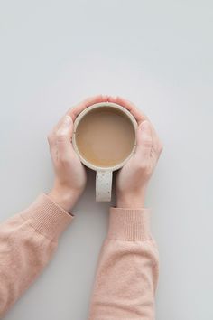 White wash ceramic mug by Imre Bergmann — Styling & photography by Joske Simmelink Pottery Photography Styling, Ceramic Pottery Photography, Product Photography Ceramics, Pottery Photography, Mug Photography, Photoshooting Ideas, Bad Coffee, Styling Photography, Artisan Pottery