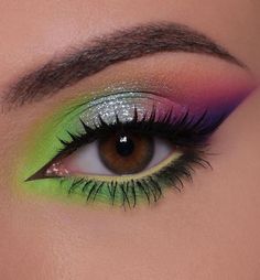 Green And Purple Makeup Look, Pink And Green Makeup, Eye Makeup Images, Purple Eye Makeup, Pink Eye Makeup, Cute Eye Makeup, Pink Eye, Eye Makeup Pictures, Green Makeup