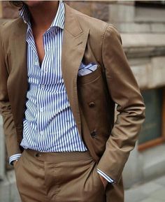 La camisa es fabulosa. La colección de @ErranteMenswear tiene varias opciones parecidas. ME ENCANTAN!! Men's Business Outfits, Brown Suit, Casual Fridays, Mens Fashion Blog, Classy Men, Mens Luxury Fashion, Mens Fashion Classy, Smart Casual Outfit, Summer Suits