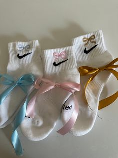 Feminine and sporty wear bow embroidered crew socks. These ribbon inspired designs have a bow embroidered on each side, girly trendy socks of the season. 1 PAIR only. This bow ribbon socks come in three colorways: light pink, light blue, tan. Quarter length socks. UNISEX SIZING: Medium (6-10) Women Large (10-13) Women This is offered in crew length as well. Please refer to the other listing if you want the longer pair. Embroidered Nike Socks, Sock Design Ideas, Coquette Socks, Baby Clothes Aesthetic, Girly Socks, Preppy Socks, Ribbon Socks, Socks Bow, Bow Socks