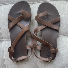 Olukai Upena Women’s Leather Beach Sandals In Kona Coffee/ Brown. I Would Say These Are New Without Tags With The Only Flaw Being Very Light Wear On The Bottom. Size 9 Women’s. Comment Any Questions! Beach T-strap Sandals With Buckle, Brown T-strap Sandals With Adjustable Strap For Vacation, Adjustable T-strap Sandals With Leather Footbed For Vacation, Vacation Toe Post Slingback Sandals With Buckle, Leather Flip Flops With Buckle Closure For Beach, Toe Post Slingback Sandals With Buckle For Vacation, Adjustable Sandals With Leather Footbed For Vacation, Flat Heel T-strap Sandals With Buckle For Beach, Flat Heel T-strap Sandals With Buckle Closure For Beach