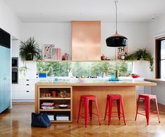 Modernist Melbourne Home With A Bespoke Colour Palette Kitchen Island Bench, Melbourne House, All White Kitchen, Best Kitchen Designs, Kitchen Trends, Kitchen Colors, 인테리어 디자인, Kitchen Living