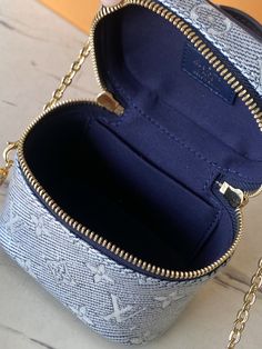 This Micro Vanity handbag is made of Monoglam jacquard canvas, and the exquisite configuration is covered with metallic luster by coating technology. Double zippers open ample interior space, which can accommodate small accompanying items, with a detachable mirror. The top handle and detachable and adjustable shoulder strap allow for a variety of carrying options.

Size: 11.0 x 10.0 x 8.0 cm (LxHxW) Luxury Pouch Box Bag With Zipper Closure, Luxury Shoulder Bag With Removable Pouch In Round Case, Elegant Monogram Canvas Shoulder Bag With Zipper Closure, Elegant Monogram Canvas Shoulder Bag With Zipper, Elegant Monogram Canvas Bag With Zipper Closure, Elegant Monogram Canvas Bag With Zipper, Evening Bag With Removable Pouch In Round Case, Vanity Handbag, Louis Vuitton Yayoi Kusama