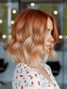 Cooper Strawberry Blonde Hair, Strawberry Blonde Hair Bob, Short Hair Strawberry Blonde, Shoulder Length Strawberry Blonde Hair, Peach Hair Color Rose Gold, Copper Balayage Bob, Natural Blonde Bob, Short Strawberry Blonde Hair, Copper Bob Hair