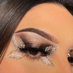 Make Up Looks For Valentines Day, Festival Rave Makeup, Rave Eyeshadow, Rave Makeup Ideas Festivals, Crazy Makeup Art, Flashy Makeup, Fantasy Makeup Looks, Maquillage Yeux Cut Crease, Gold Eyeshadow Palette