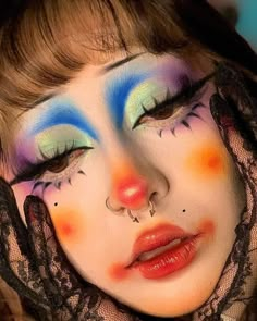 Clown Like Makeup, Cool Colorful Makeup Looks, One Color Makeup, Subtle Spooky Makeup, Best Halloween Makeup Looks, Halloween Makeup Colorful, Artistic Clown Makeup, Makeup Looks Full Face Crazy, Tie Dye Face Paint