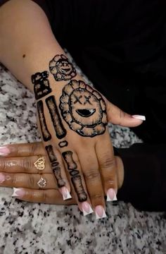 #henna #hennainspire #hennalove #hennainspiration #blackhenna #nails #cuteness Henna Bone Hand, Starter Henna Designs, Kaws Henna Tattoo, Henna Tattoo Sleeve Arm, Henna Skull Hand, Hand Hannah Tattoo, Hannah Ideas Hand, Hana Tato Ideas, Henna With Nails