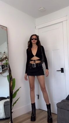 Clubbing Outfits Aesthetic, Black Clubbing Outfits, Club Outfit Aesthetic, Rave Outfits Simple, Simple Club Outfits, Edgy Club Outfits, Y2k Club Outfits, Lolla Outfits, Clubbing Outfit