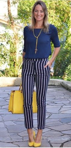 40 idées pour une tenue vestimentaire au travail Yellow Work Outfit, Blue Dress Pants, Summer Work Outfits, Business Wear, Yellow Shoes, Spring Outfits Women, Casual Work Outfits, Professional Outfits, Work Attire