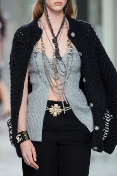 Chanel Winter Outfits, Haute Couture Style, Chanel Sweater, 2022 Fashion Show, Chanel Outfit, Party Mode, Couture Mode, 2022 Fashion, Mood Board Fashion