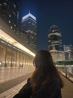 #boston #bostonaesthetic #nightlife #prudential #fall #fallaesthetic #college #collegelife Boston Inspo Pics, Boston Aesthetic Fall, Boston Photo Ideas, Boston Life Aesthetic, Boston Pictures Ideas, Boston Fall Aesthetic, Boston Instagram Pictures, Boston Girl Aesthetic, Boston Vibes