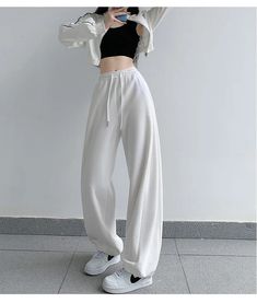 High-Waisted Sports Oversized Sweatpants – Thekittenpark How To Style Sweatpants, Oversized Sweatpants, Sports Pants Women, Clothes Korean Style, Trousers For Women, Practice Outfits, Korean Casual Outfits, Wide Trousers, Quick Outfits