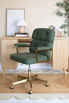 Axel Office Chair – Cura Home Boucle Desk Chair, Office Chair Ideas, Mid Century Modern Office Chair, Chic Office Chair, Big Office, Chic Dining Chairs, Bedroom Chic, Home Office Desk Chair, Sleek Office