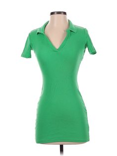 Zara Short Sleeve Polo Size: Small Tops - used. No Fabric Content | Zara Short Sleeve Polo Shirt: Green Tops - Size Small Fitted Green Collared T-shirt, Zara Green Stretch Tops, Fitted Green Zara Tops, Zara Shorts, Green Tops, Green Shorts, Short Sleeve Polo, Small Tops, Short Sleeves Tops