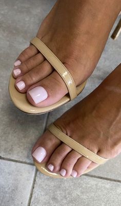 Many people may think of beauty accessories as being makeup and hair styles; however nail art accessories can be added to this list as well for complementing your whole look with some added sparkle and style to your hands. Summer Pedicure, Nails Bridesmaid