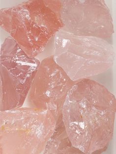 Rose Gold Aesthetic, Quarts Crystal, Aesthetic Roses, Stone Fountains, Crystal Aesthetic, Rosé Aesthetic, Palm Stones, Reiki Crystals, Pretty Rocks