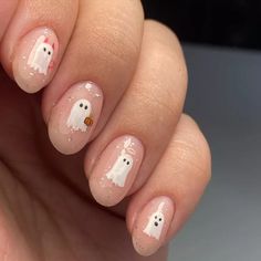 If you prefer cute, cozy Halloween vibes, nail artist Leslie Ayala, founder of Nail Witch Studios in Miami, suggests a happy ghost mani. “We all know there are all sorts of different types of ghosts, which is what makes this manicure so much fun,” she exclaims. “Giving ghosts some personality is a playful way to create an adorable Halloween look.” Nails Ideas For Halloween, Ghost Nail, Ghost Nails, Cute Halloween Nails, Pumpkin Nails, Goth Nails, Ideas For Halloween