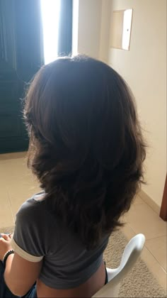 Wolf Haircut Back View, Shaggy Layers Medium Straight Hair, Fluffy Long Wolfcut, Wolfcut Layers Short, Medium Length Haircuts For Thick Hair Long Layered Over 40, Wolfcut Hair Black Woman, Wolfgang Haircut Women, Short 360 Haircut, Layered Hair Medium Thick Hair