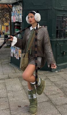 Nyc Street Style Aesthetic, Olive Boots Outfit, Patchwork Boots Outfit, Mystic Aesthetic Outfit, Olive Green Boots Outfit, Fka Twigs Outfits, Green Uggs Outfit, Cheshire Cat Inspired Outfits, Green Spring Outfits