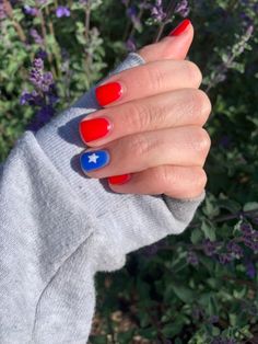 #marvel #nails #america #patriotic #captainamerica #memorialweekend #fourthofjuly America Nails Simple, American Themed Nails, Simple Usa Nails, Memorial Weekend Nails, Captain America Nails, Md Nails, Spring Nail Inspiration, Marvel Nails, Nail Art Spring