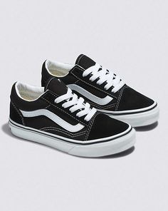 Vans Vintage, Tenis Vans, Old Skool Black, Dream List, Van Doren, Footwear Design, Vans Kids, Vans Black And White, Black Vans