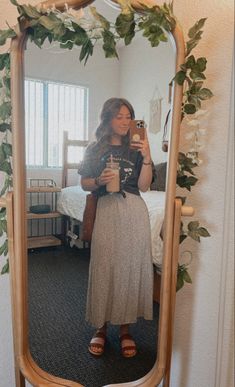 Boho Skirt Outfit Plus Size, Collard Button Up Shirt Women Outfit, Modesty Fashion Plus Size, Boho College Outfit, 2023 Modest Fashion, Modest Hippy Outfits, Mid Size Modest Outfits, Spring Long Skirt Outfits