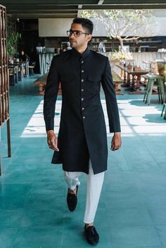 Stylish Achkan Bandhgala sherwani for Mens. Top Details - Color - Black, Fabric - Suiting. Bottom Details - Color - White, Fabric - Cotton, Bottom Style - Chudidaar (Free Size). Special Note 1 - If Anybody want it in another Color, we can Make it, please send color options. Special Note 2 - Select Your Size According to your chest. Special Note 3 - If you want in your perfect size then please send your full body measurement in inches like. For Top For Bottom Chest - ?Waist - ? Belly - ?Heep - ? Black Achkan For Men, Achkan For Men, Indo Western Dress For Men, Indo Western For Men, Waistcoat Designs, Jeans Outfit Men, Black Indians, Sherwani For Men, Mens Top