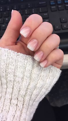 French tip ombré Short acrylic nails, Gel nails, Ambre nails Square Ombre, Ambre Nails, Fall Ombre, Short Ombre, Short French