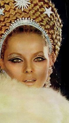 Virna Lisi, 60s Makeup, Patti Hansen, 70s Makeup, Claudia Cardinale, Swinging Sixties, Italian Beauty, Italian Actress, Viria