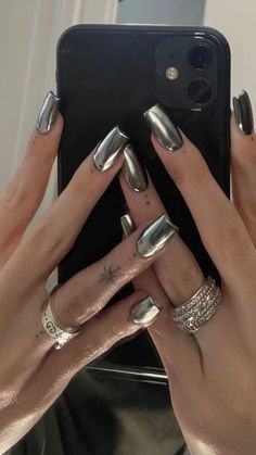 90s Metallic Nails, Silver Chrome Nails Coffin, Chrome Nails Oval Shape, Short Crome Nails Design, Silver Chrome Outfits, Chrome Tip Nails Designs, Silver Nails 2023, Gel X Chrome Nails, All Chrome Nails