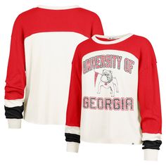 Capture classic Georgia Bulldogs style with this '47 Double Header Curve Raglan Long Sleeve T-Shirt. Featuring distressed team graphics printed across the chest, this tee exudes a vintage-inspired charm that's perfect for game day or any casual occasion. Plus, the raglan sleeves provide greater freedom of movement in the shoulders and arms, making it a comfortable choice for all-day wear. Collegiate Graphic Print Relaxed Fit Tops, Collegiate Tops With Graphic Print And Relaxed Fit, Varsity Graphic Print Top For Fan Gear, Collegiate Cotton Sweatshirt With Team Logo, University Red Collegiate Top With Graphic Print, Varsity Logo Print Top For Game Day, Varsity Crew Neck Top With Team Logo, Varsity Tops With Logo Print For Game Day, Collegiate Tops With Logo Print And Relaxed Fit