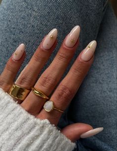 Girly Hands, Grad Nails, Nails Basic, White Chrome Nails, Chrome French, Engagement Nails, Art Hacks, Milky Nails, Christmas Nails Easy