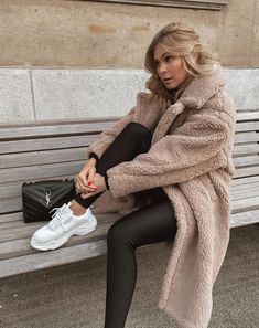 Casual Chic Winter, Celebrity Fashion Outfits, Look Legging, Classy Winter Outfits, Chic Winter Outfits, Stil Boho, Outfit Chic, Ținută Casual, Outfit Trends