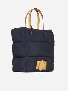 An idea of supersizing by way of padding characterizes the accessories from the 1 Moncler JW Anderson collection, and the concept is translated into this nylon tote bag. The spacious tote is trimmed with leather details. Composition: 100% nylon + 100% leather + 100% goose down (padding) Luxury Nylon Shoulder Bag For Everyday Use, Top Handle Nylon Bag With Removable Pouch, Nylon Top Handle Bag With Removable Pouch, Luxury Nylon Bags For Daily Use, Designer Nylon Shoulder Bag With Top Carry Handle, Designer Nylon Top Handle Bag, Designer Nylon Bag For Daily Use, Luxury Nylon Bag With Detachable Handle, Luxury Nylon Bag With Double Handle