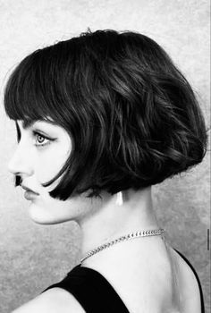 1920 Bob Haircut, 1920 Short Hair, 20s Bob Haircut, French Bob Haircut Grey Hair, Flapper Bob Haircut, Edgy French Bob, Platinum French Bob, Short French Bob Thick Hair, 20s Hair Short