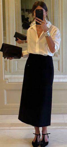 Black Skirt White Shirt Outfit Classy, Classy Elegant Casual Outfits, Office Outfits For Summer, Elegant Dinner Outfit Classy Night Chic, Minimalist Fashion Women Outfits Minimal Classic Style, Black Skirt For Office, Elegant Work Outfits Classy, Street Style 2024 Summer, Work Street Style