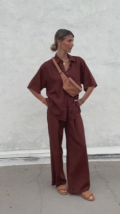 Holiday Linen Blend Set – SOLAÍ THE LABEL Italian Villa Outfit, Travel Thailand Outfits, Relaxed Chic Outfit, Se Asia Travel Outfits, Thailand Summer Outfits, Morocco Holiday Outfits, Outfits To Wear In Thailand, Linen Sets Outfit, Thailand Trip Outfit