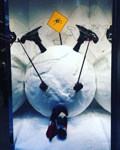 Winter Window Display, Ski Store, Fashion Window Display, Visual Merchandiser, Decoration Vitrine, Store Window Displays, Christmas Window Display, Winter Window