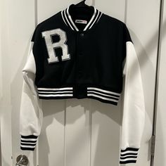 Black And White Jacket With Letter “R”. Cropped With Button Closure. Brand New; No Tag. Crop Top Jacket Outfits, Crop Jacket Outfit, Crop Varsity Jacket, Black And White Clothes, Black Crop Jacket, Cropped Jacket Outfit, College Semester, Thrift Ideas, Fashion Thrift