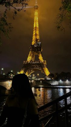 Paris at night, torre eiffel, paris fondo de pantalla, fondo de pantalla de paris francia, vida de lujo, luxury, paris aesthetic, parisian style, paris filter, parisian chic style, paris outfits, paris architecture, paris arco del triunfo, paris breakfast aesthetic, restaurant, torre eiffel Paris Asthetics Photos, Paris Aesthetic Night, Europe Travel Outfits, France Aesthetic, Paris Trip, World Wallpaper