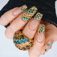 These are the BEST gold Coachella nails ideas and other festival nails summer acrylic! If you’re looking for the cutest festival nail designs, such as festival nails Coachella, gold Swarovski crystal nails with French tip, music festival nails acrylic coffin, gold festival nail art designs with rhinestones, or any other festival nail ideas for 2022, then this is the post that you’ll want to check out! Nails Hard Gel, Nails Apres, Apres Nails, Tropical Nail Designs, Tropical Vacation Nails, Nails Bling, Orange Nail Designs, Custom Nails, Gold Nail Designs