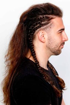 Viking braids for men are a great way to express their warrior side of personality. If you are looking for easy male hairstyles for men long and short hair, you are sure to find them here. #menshaircuts #menshairstyles #vikingbraids #braidsformen #vikinghairstyles Cornrows With Beads, Long Cornrows, Braids For Men, Loose French Braids, Twist Ponytail, Men's Long Hairstyles