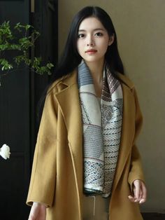 SPECIFICATIONSBrand Name: VarleaerApplicable Season: winterMaterial: SilkMaterial: CASHMEREGender: WOMENFeature: Keep warmDepartment Name: ADULTApplicable Scene: OUTDOORStyle: fashionPattern Type: PrintScarves Length: 135cm-175cmOrigin: Mainland ChinaCN: ZhejiangScarves Type: PashminaItem Type: ScarvesSize: 53"*53"(135CM*135CM)Name: deisnger luxury silk cashmere scarf 140cmMaterial*: 30% Silk 70% CashmereFeatures 1: Silk Cashmere Shawl 140Features 2: Silk Cashmere 135Features 3: Scarf Cashmere H Large Silk Scarf, Luxury Winter, Clive Christian, Branded Scarves, Cashmere Shawl, Scarf Poncho, Laura Geller, Scarf Women, Luxury Silk